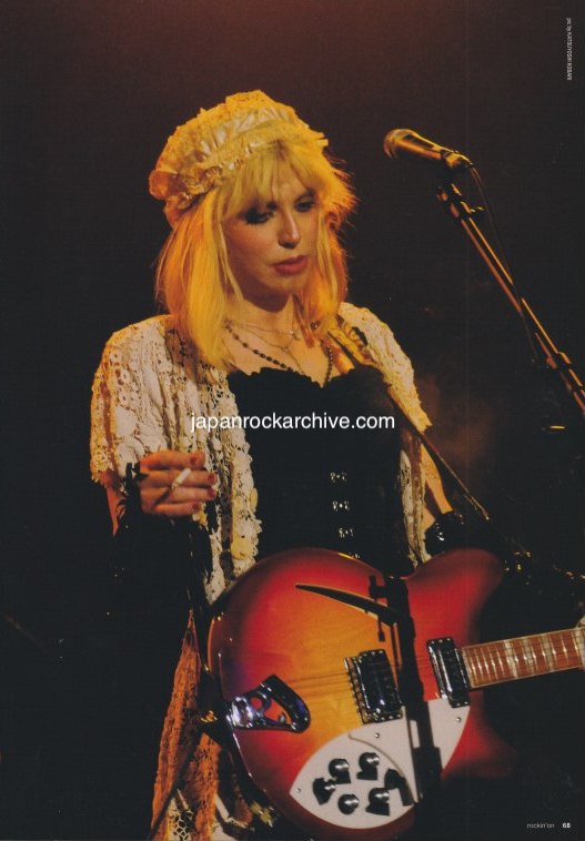 Hole 2010/10 Japanese music press cutting clipping - photo pinup - Courtney Love