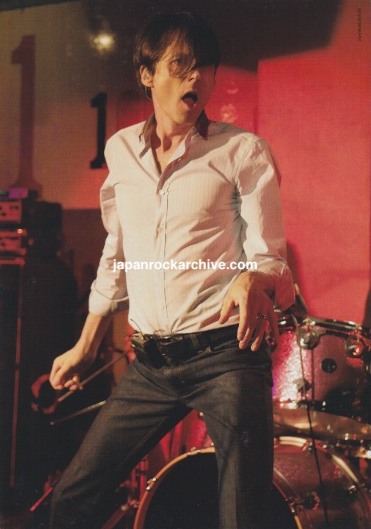 Suede 2010/06 Japanese music press cutting clipping - photo pinup - brett anderson